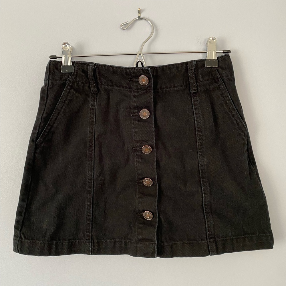 Forever 21 Womens Mini Skirt Size 26 Black Denim Button Fly Cotton Blend